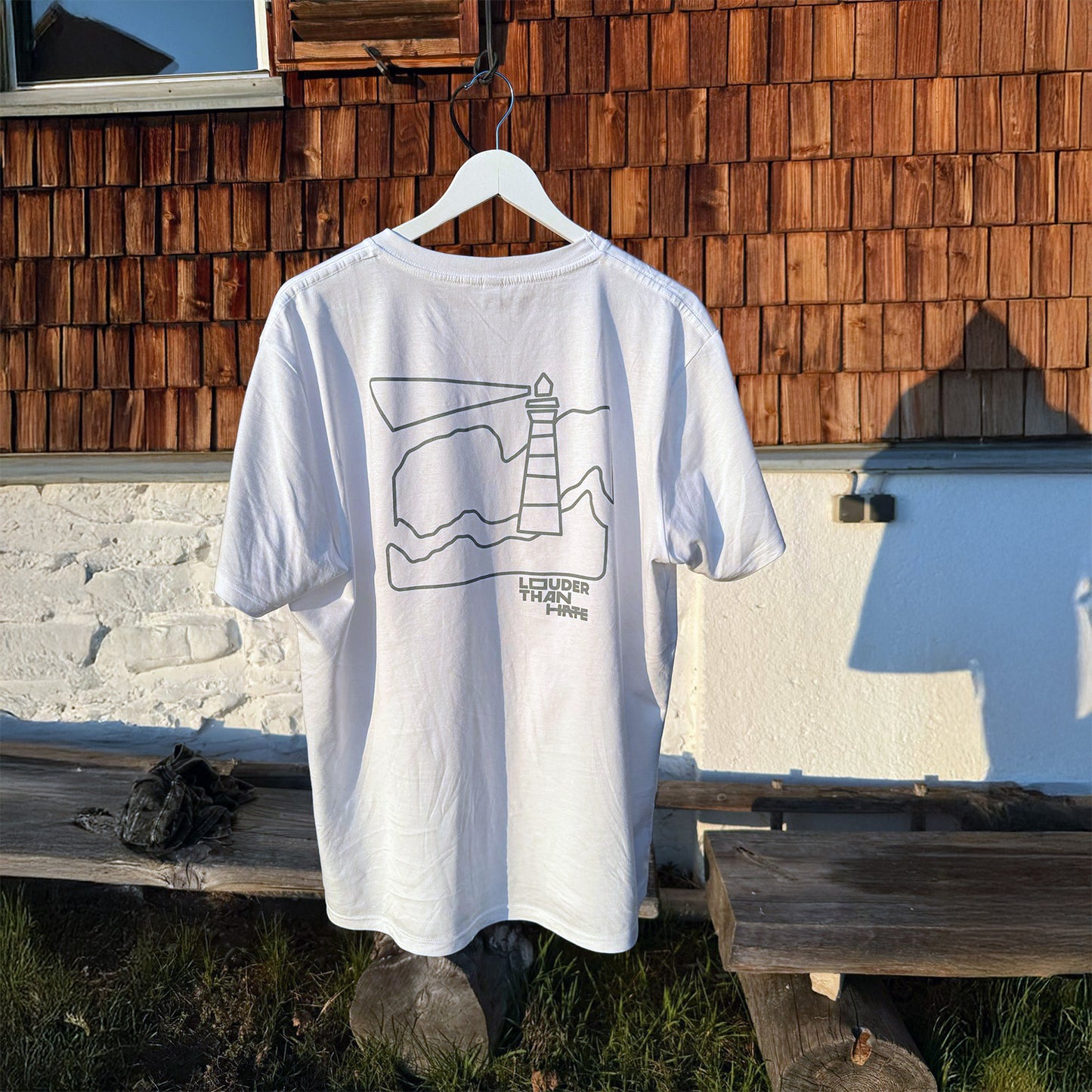 LOUDER THAN HATE Shirt weiß inkl. Spende